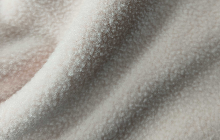 The polar fleece and velvet series fabrics have redefined the luxurious standards of men's and women's fashion. 